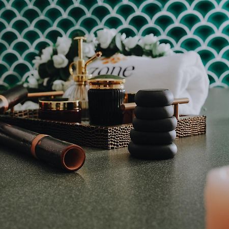 Doubletree By Hilton Fujairah City Dış mekan fotoğraf A collection of makeup products