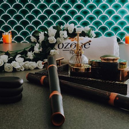 Doubletree By Hilton Fujairah City Dış mekan fotoğraf A set of OZO