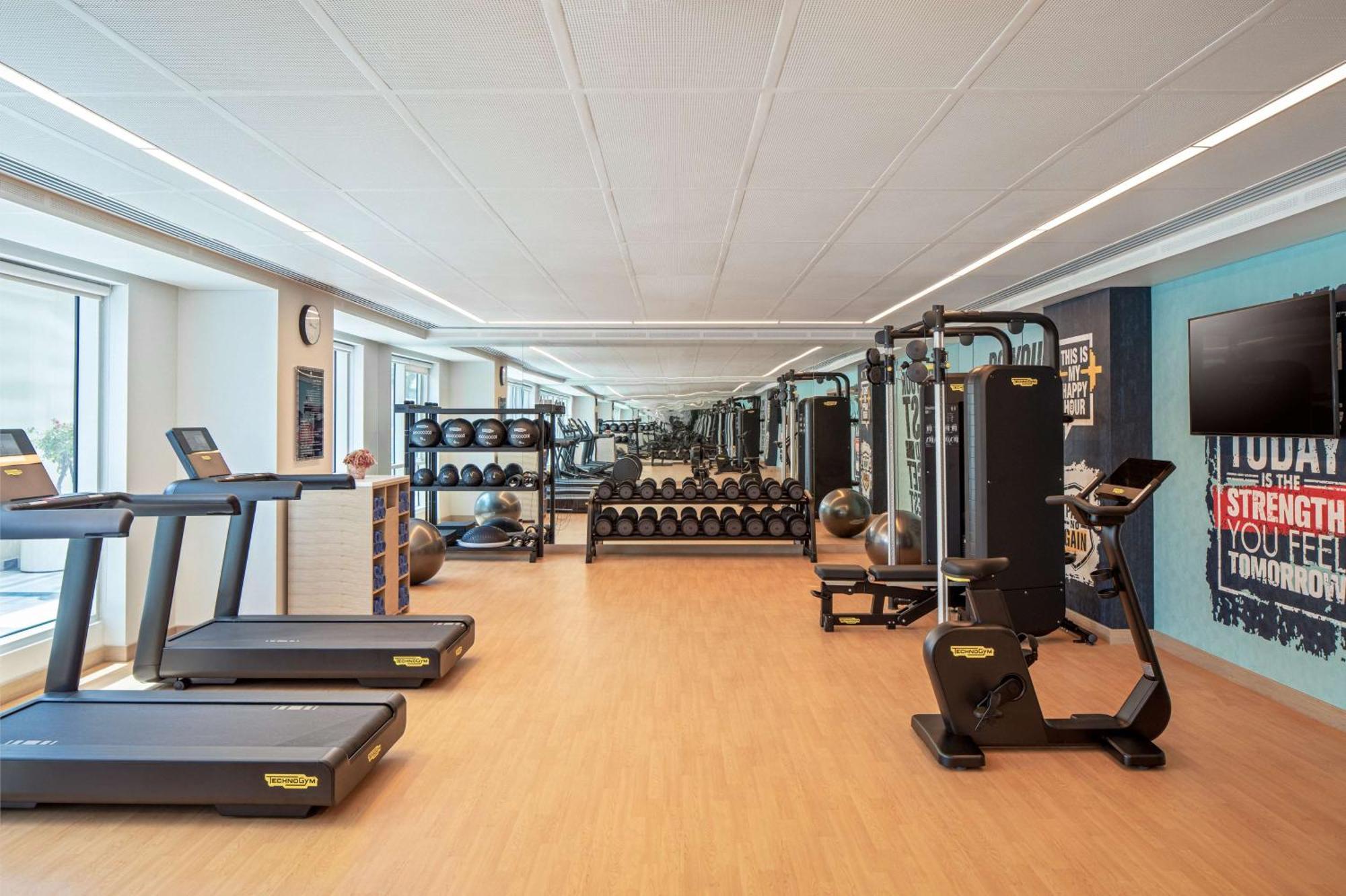 Doubletree By Hilton Fujairah City Dış mekan fotoğraf The gym at the hotel