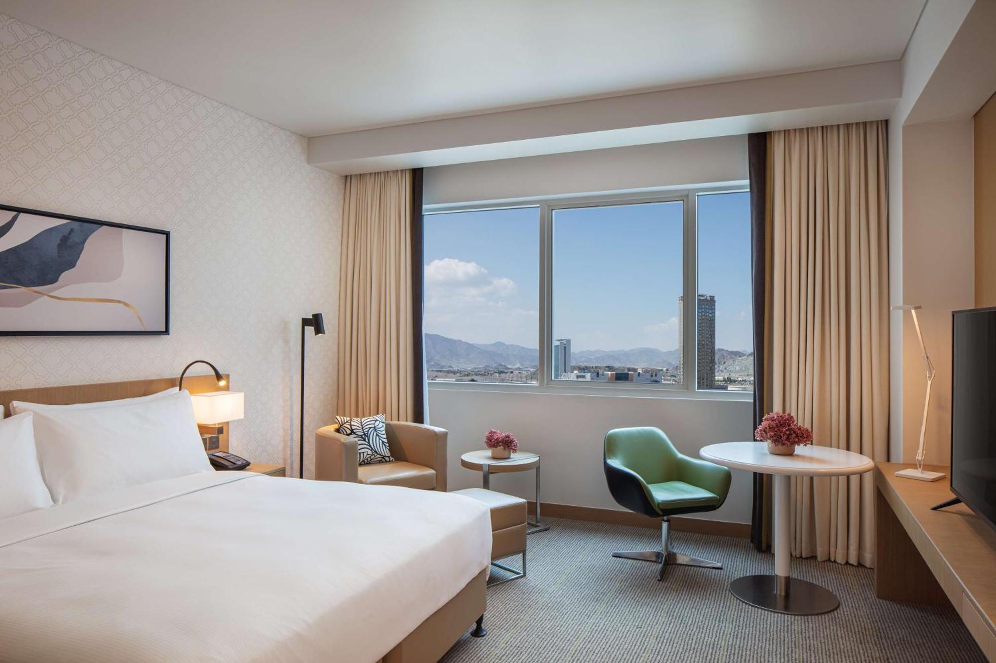 Doubletree By Hilton Fujairah City Dış mekan fotoğraf Deluxe room