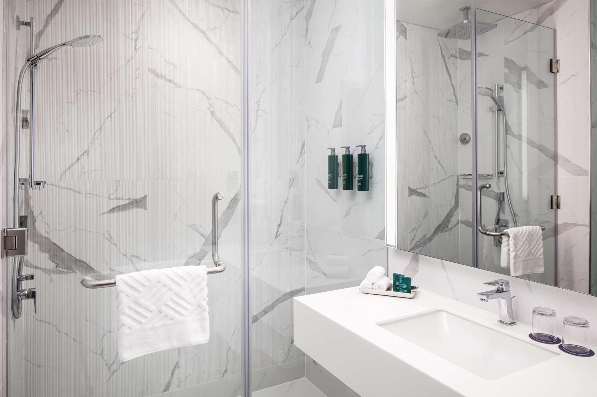 Doubletree By Hilton Fujairah City Dış mekan fotoğraf Bathroom